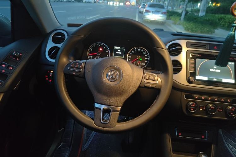 Used Volkswagen Tiguan 2016 300TSI Automatic Two-Wheel Drive Luxury Edition Steering Wheel