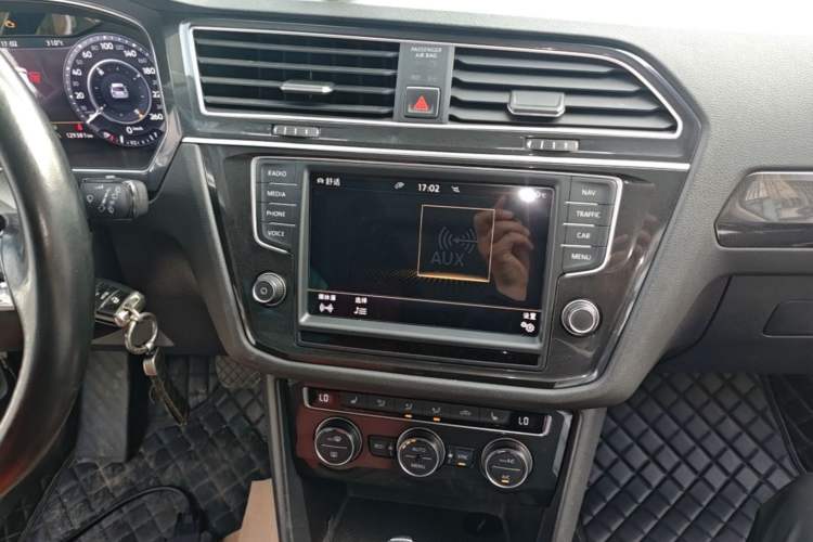 Used Volkswagen Tiguan 2017 330TSI All-Wheel-Drive Innovation Model Audio And AC Panel