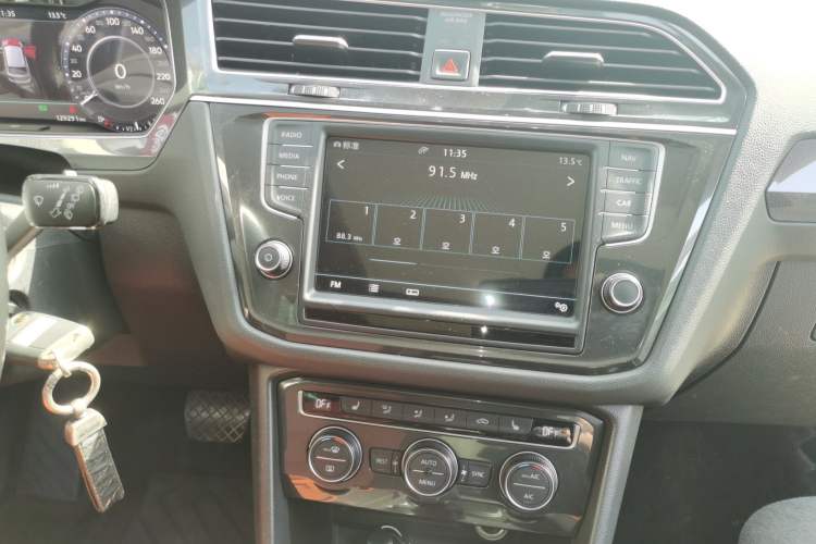 Used Volkswagen Tiguan 2017 330TSI All-Wheel-Drive Innovation Model Audio And AC Panel