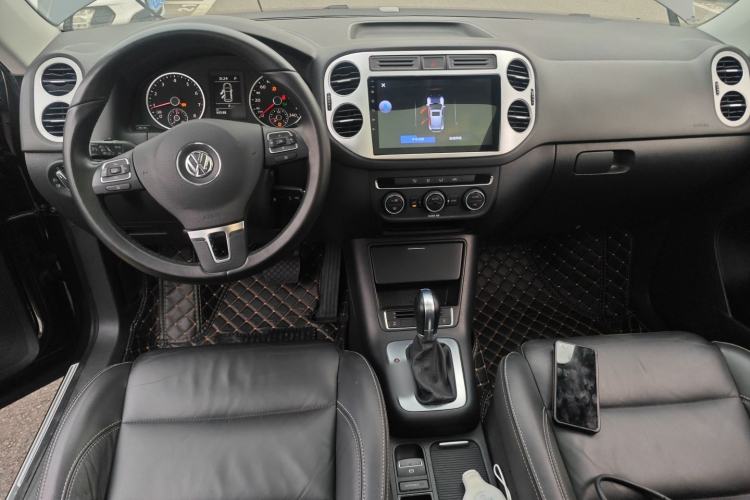 Used Volkswagen Tiguan 2017 300TSI Automatic Two-Wheel Drive Silk Road Comfort Edition Center Console