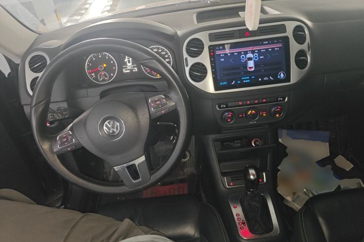 Used Volkswagen Tiguan 2017 300TSI Automatic Two-Wheel Drive Silk Road Comfort Edition Center Console