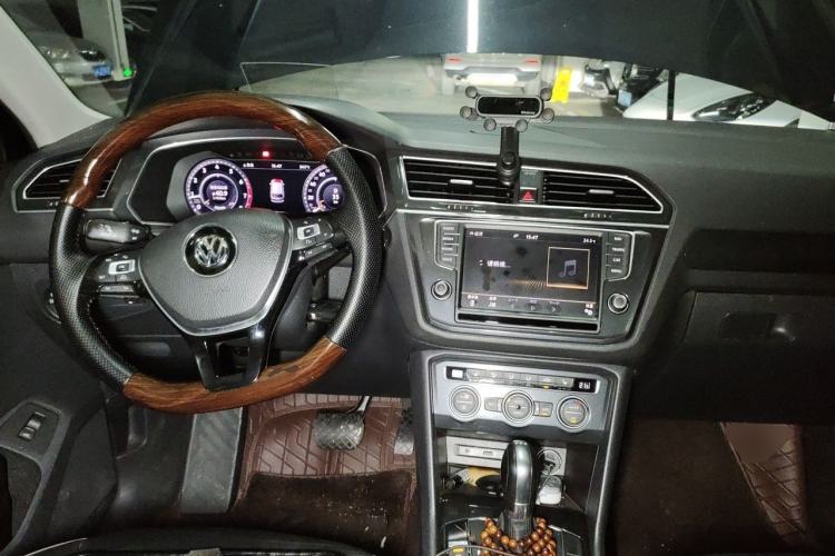 Used Volkswagen Tiguan 2017 330TSI Four-Wheel Drive High-End Model Center Console