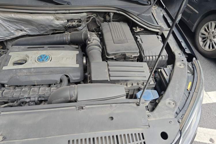 Used Volkswagen Tiguan 2017 300TSI Automatic Two-Wheel Drive Silk Road Comfort Edition Engine Bay Left
