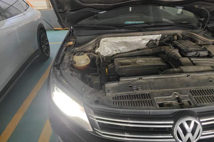 Used Volkswagen Tiguan 2017 300TSI Automatic Two-Wheel Drive Silk Road Comfort Edition Engine Bay Right