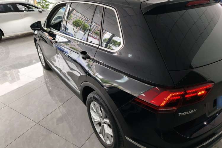 Used Volkswagen Tiguan 2017 330TSI All-Wheel-Drive Innovation Model Exterior 2