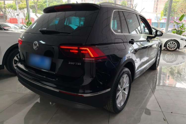Used Volkswagen Tiguan 2017 330TSI All-Wheel-Drive Innovation Model Exterior 4