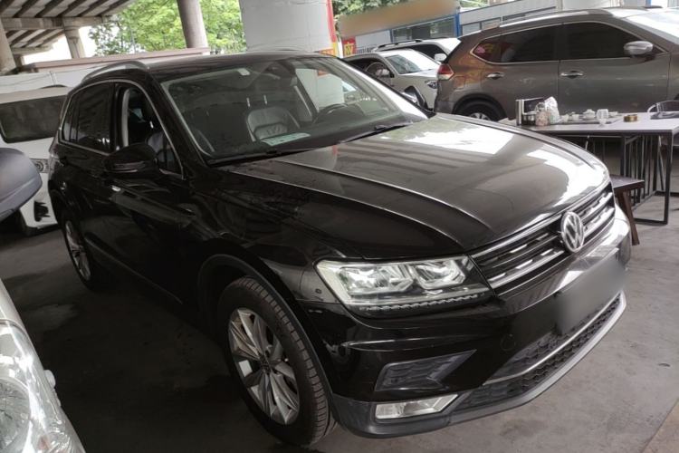 Used Volkswagen Tiguan 2017 330TSI All-Wheel-Drive Innovation Model Front Right 45 Deg