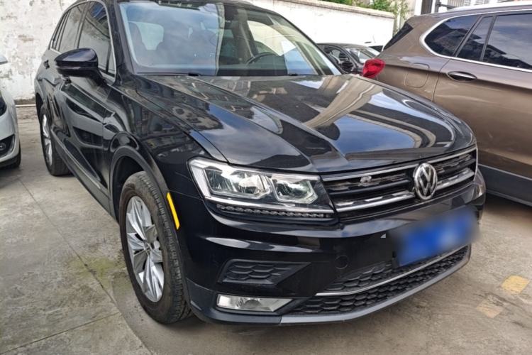 Used Volkswagen Tiguan 2017 330TSI All-Wheel-Drive Innovation Model Front Right 45 Deg