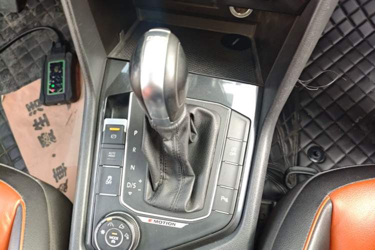 Used Volkswagen Tiguan 2017 330TSI All-Wheel-Drive Innovation Model Gear Lever