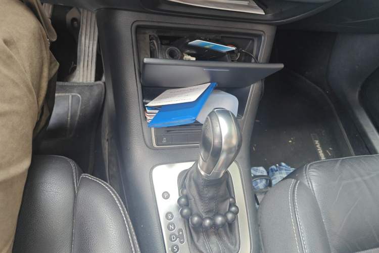 Used Volkswagen Tiguan 2017 300TSI Automatic Two-Wheel Drive Silk Road Comfort Edition Gear Lever