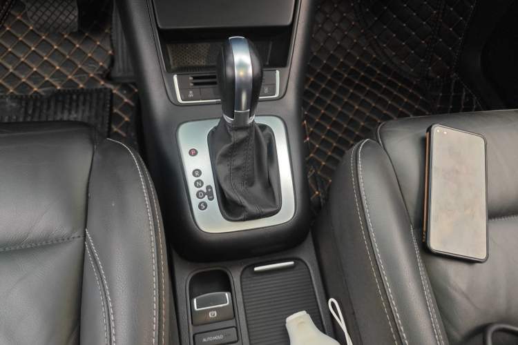 Used Volkswagen Tiguan 2017 300TSI Automatic Two-Wheel Drive Silk Road Comfort Edition Gear Lever