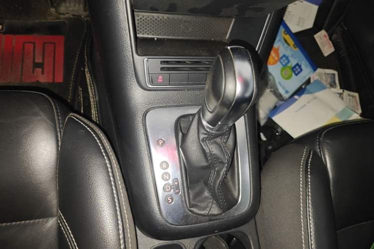 Used Volkswagen Tiguan 2017 300TSI Automatic Two-Wheel Drive Silk Road Comfort Edition Gear Lever