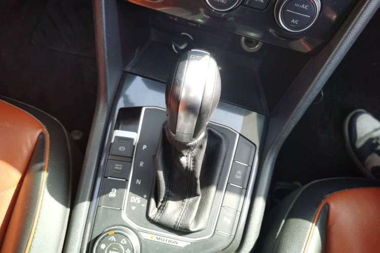 Used Volkswagen Tiguan 2017 330TSI All-Wheel-Drive Innovation Model Gear Lever