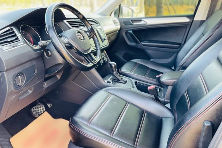 Used Volkswagen Tiguan 2017 280TSI Two-Wheel-Drive Elite Version Interior 2