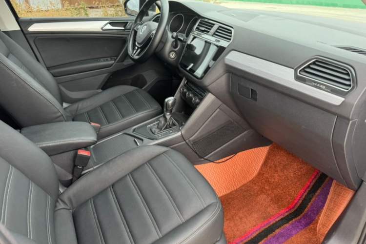 Used Volkswagen Tiguan 2017 280TSI Two-Wheel-Drive Elite Version Interior 3