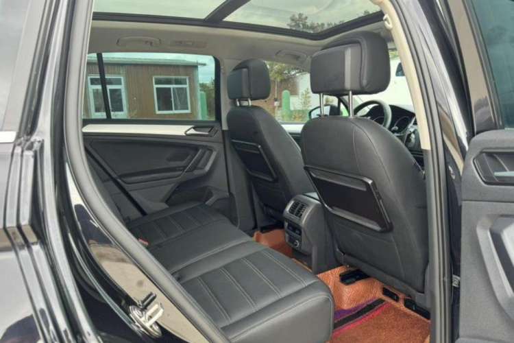 Used Volkswagen Tiguan 2017 280TSI Two-Wheel-Drive Elite Version Interior 4