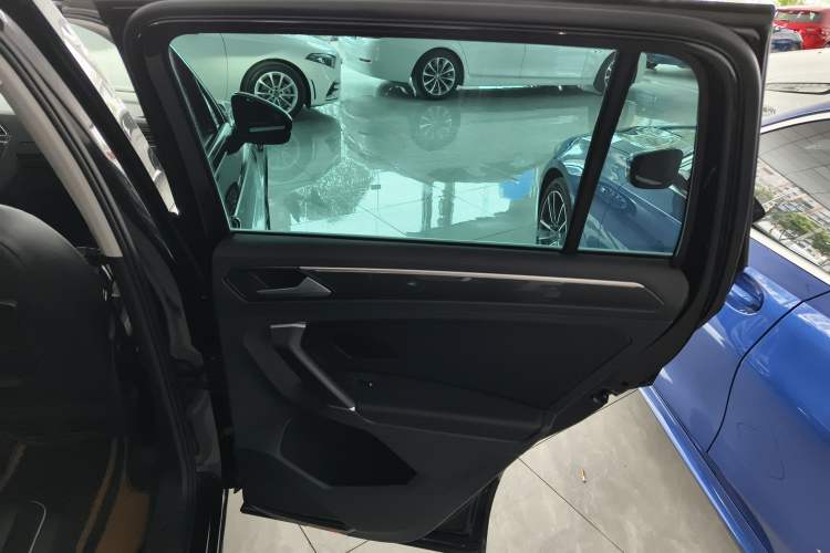Used Volkswagen Tiguan 2017 330TSI All-Wheel-Drive Innovation Model Interior 6