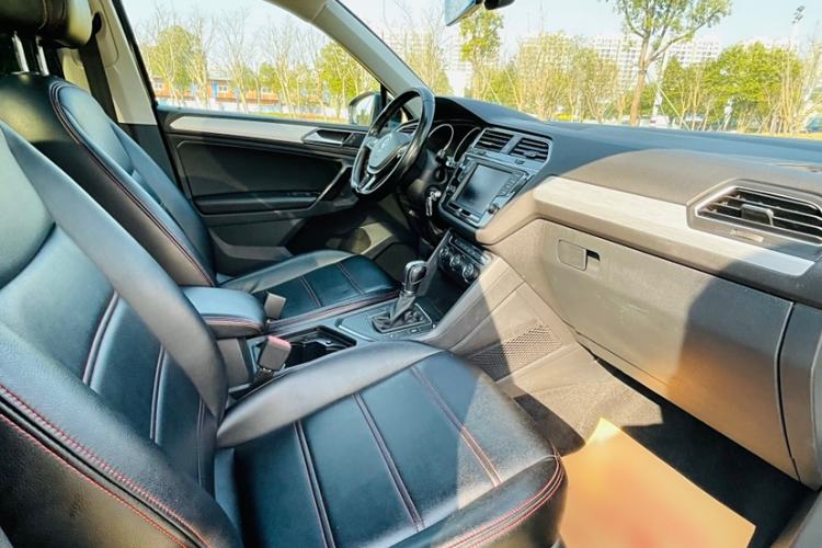 Used Volkswagen Tiguan 2017 280TSI Two-Wheel-Drive Elite Version Interior 7