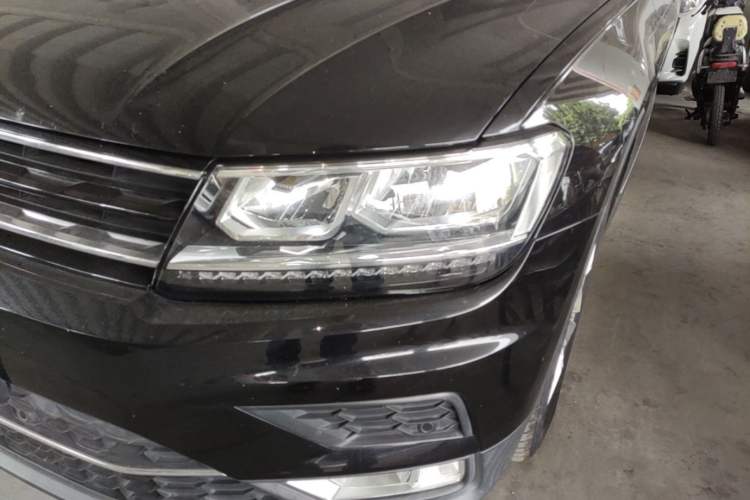 Used Volkswagen Tiguan 2017 330TSI All-Wheel-Drive Innovation Model Left Front Headlight