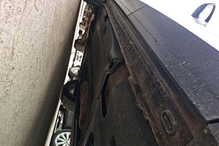 Used Volkswagen Tiguan 2017 330TSI All-Wheel-Drive Innovation Model Left Side Sill
