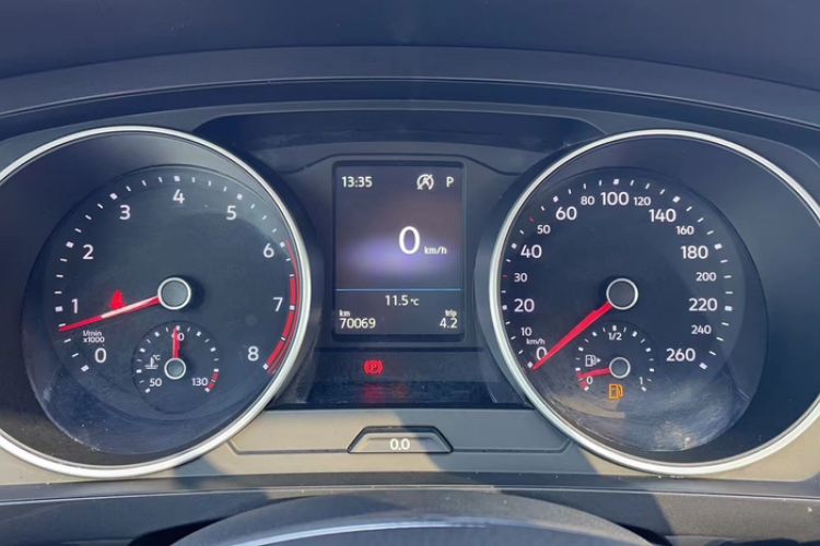 Used Volkswagen Tiguan 2017 280TSI Two-Wheel-Drive Elite Version Odometer Close Up