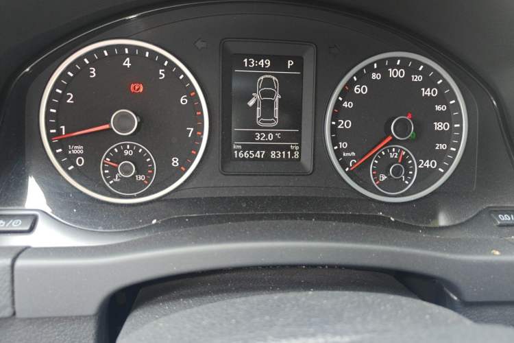 Used Volkswagen Tiguan 2017 300TSI Automatic Two-Wheel Drive Silk Road Comfort Edition Odometer Close Up