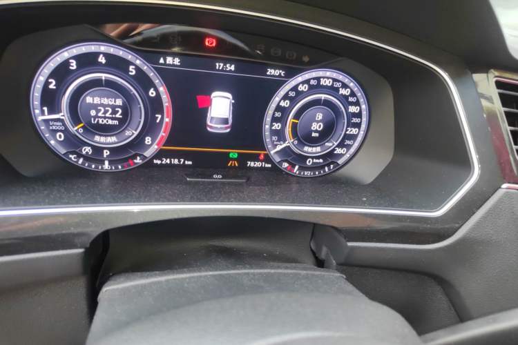 Used Volkswagen Tiguan 2017 330TSI Four-Wheel Drive High-End Model Odometer Close Up