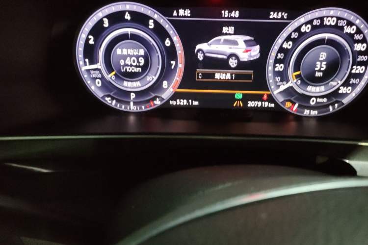 Used Volkswagen Tiguan 2017 330TSI Four-Wheel Drive High-End Model Odometer Close Up