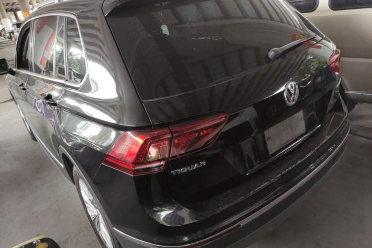 Used Volkswagen Tiguan 2017 330TSI All-Wheel-Drive Innovation Model Rear Left 45 Deg