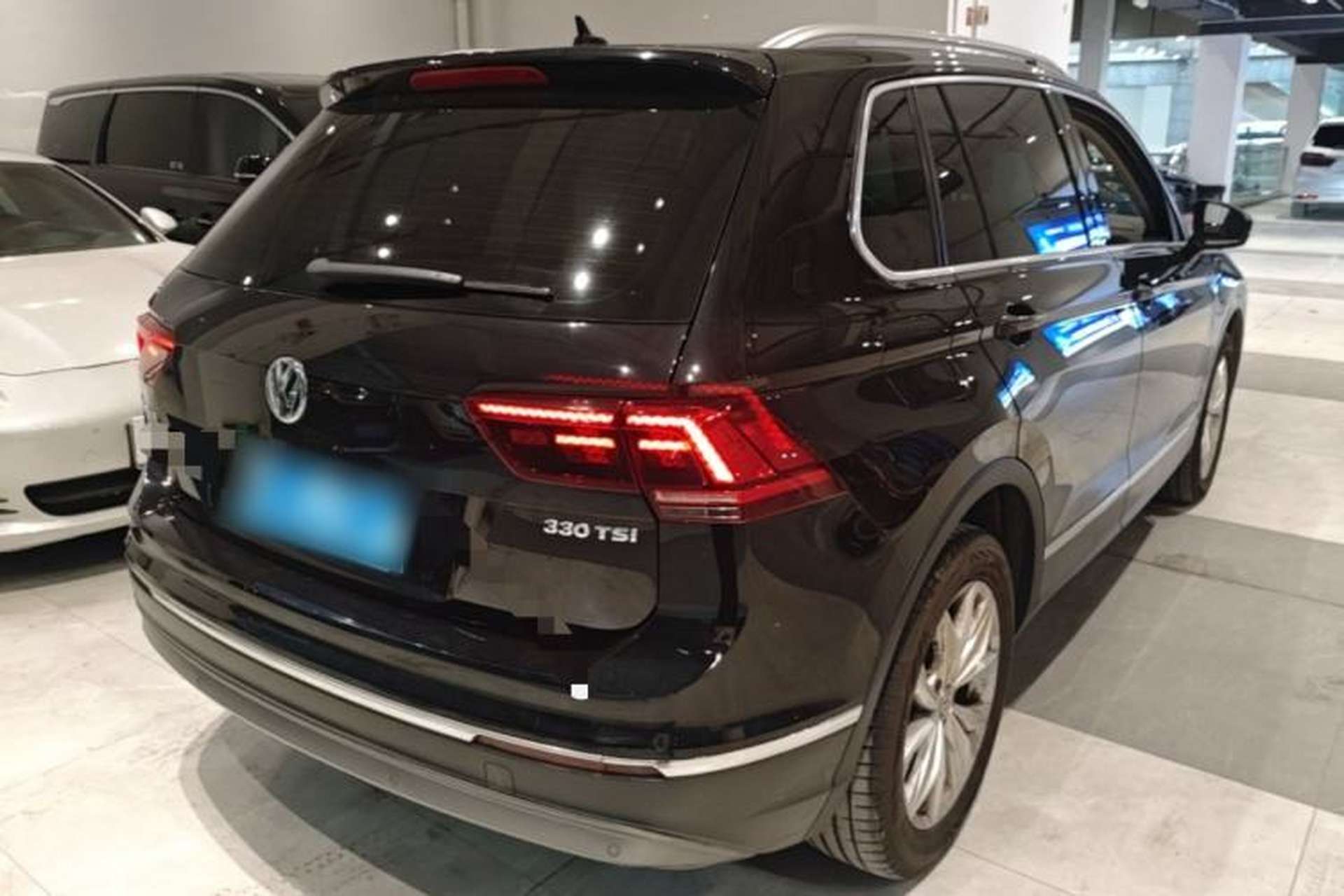 Used Volkswagen Tiguan 2017 330TSI All-Wheel-Drive Innovation Model Rear Right 45 Deg