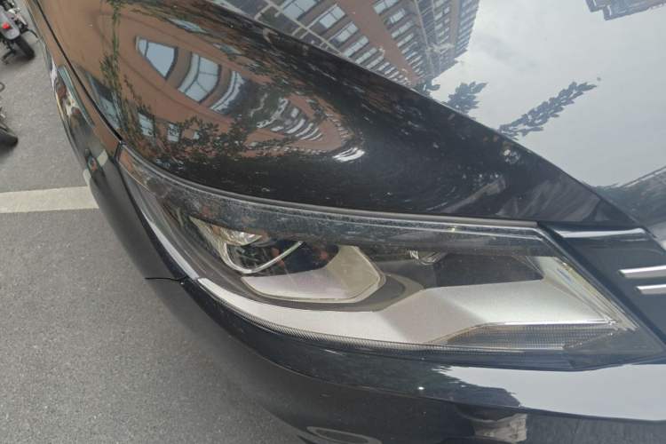Used Volkswagen Tiguan 2017 300TSI Automatic Two-Wheel Drive Silk Road Comfort Edition Right Front Headlight