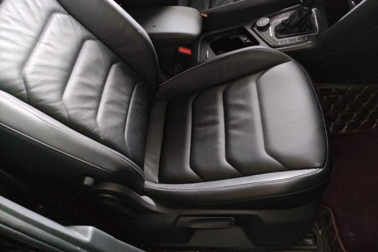 Used Volkswagen Tiguan 2017 330TSI All-Wheel-Drive Innovation Model Right Front Seat