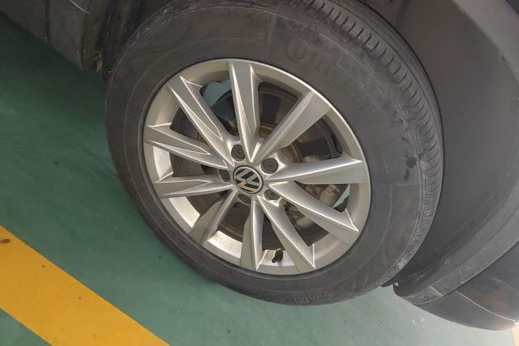 Used Volkswagen Tiguan 2017 300TSI Automatic Two-Wheel Drive Silk Road Comfort Edition Right Front Wheel Hub