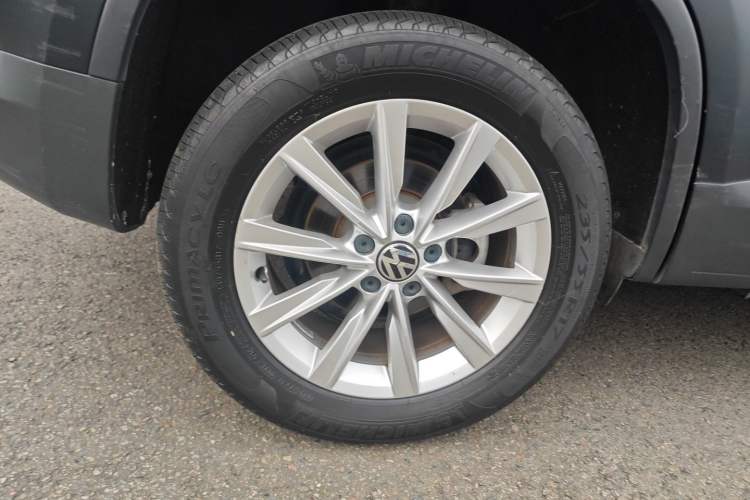 Used Volkswagen Tiguan 2017 300TSI Automatic Two-Wheel Drive Silk Road Comfort Edition Right Rear Wheel Hub