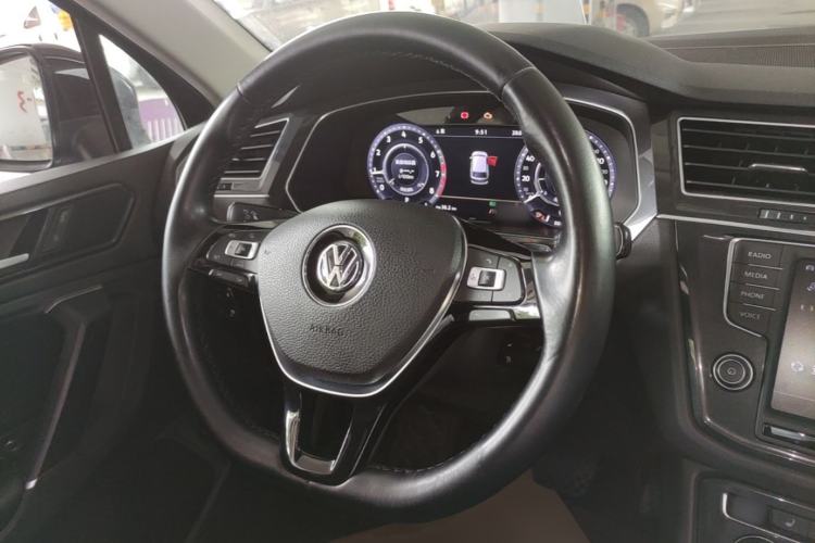 Used Volkswagen Tiguan 2017 330TSI All-Wheel-Drive Innovation Model Steering Wheel