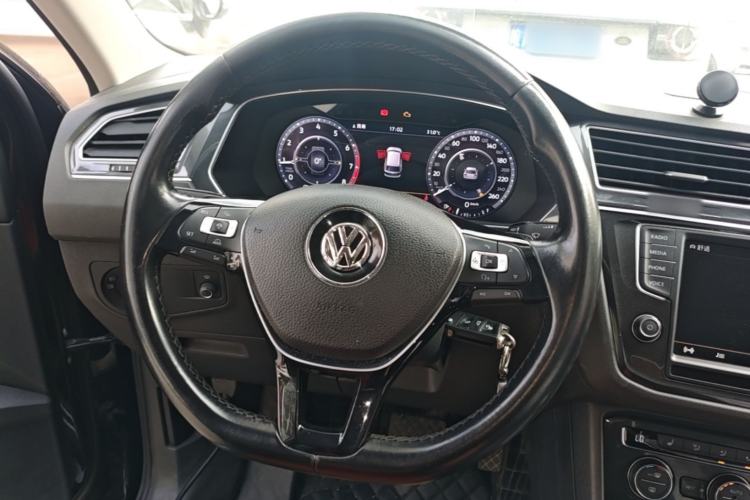 Used Volkswagen Tiguan 2017 330TSI All-Wheel-Drive Innovation Model Steering Wheel