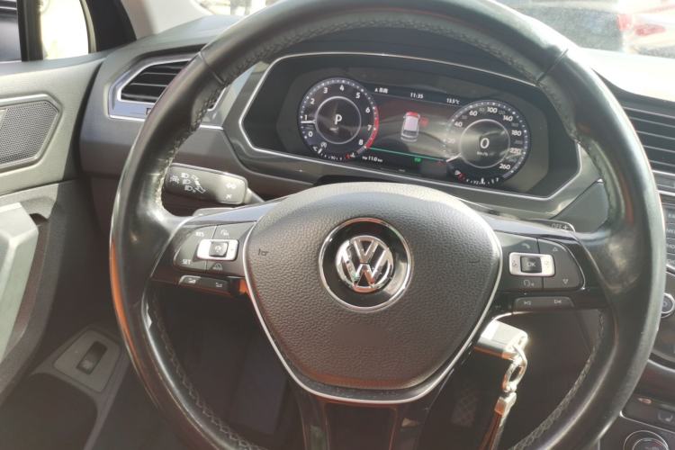 Used Volkswagen Tiguan 2017 330TSI All-Wheel-Drive Innovation Model Steering Wheel