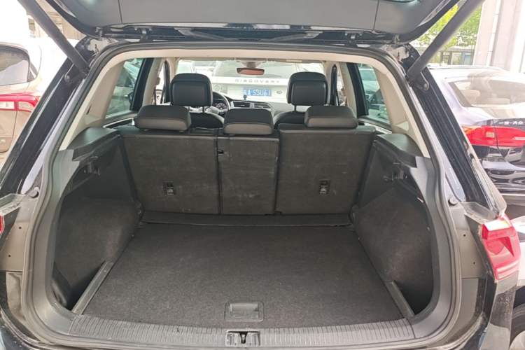 Used Volkswagen Tiguan 2017 330TSI All-Wheel-Drive Innovation Model Trunk