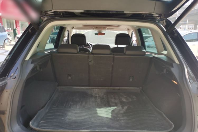 Used Volkswagen Tiguan 2017 330TSI All-Wheel-Drive Innovation Model Trunk