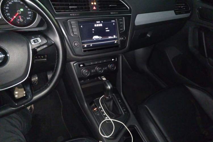 Used Volkswagen Tiguan 2017 280TSI Two-Wheel-Drive Elite Version Audio And AC Panel