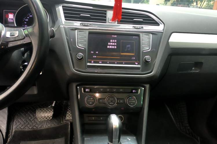 Used Volkswagen Tiguan 2017 280TSI Two-Wheel-Drive Elite Version Audio And AC Panel