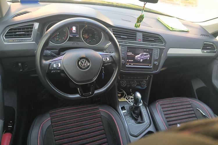 Used Volkswagen Tiguan 2017 280TSI Two-Wheel-Drive Elite Version Center Console