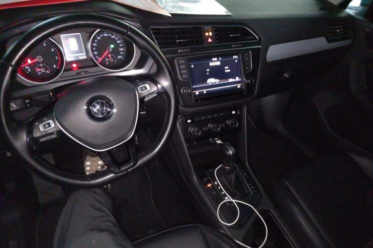 Used Volkswagen Tiguan 2017 280TSI Two-Wheel-Drive Elite Version Center Console