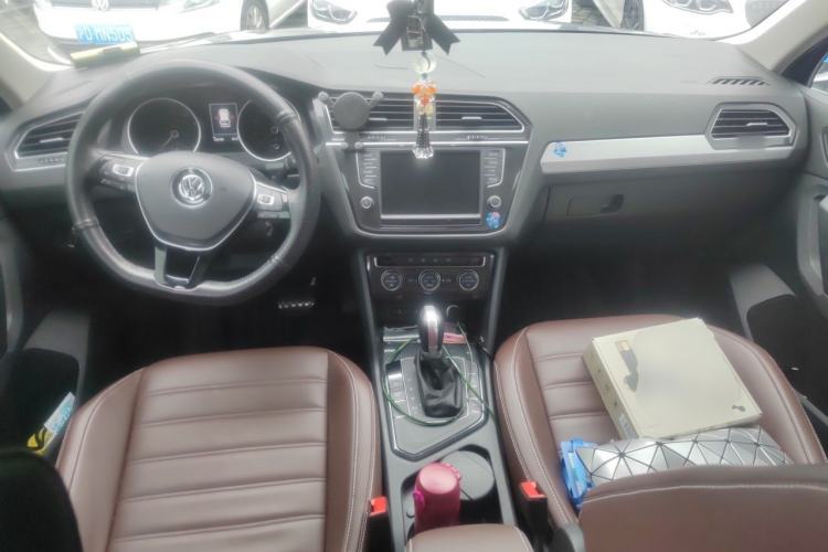 Used Volkswagen Tiguan 2017 280TSI Two-Wheel-Drive Elite Version Center Console