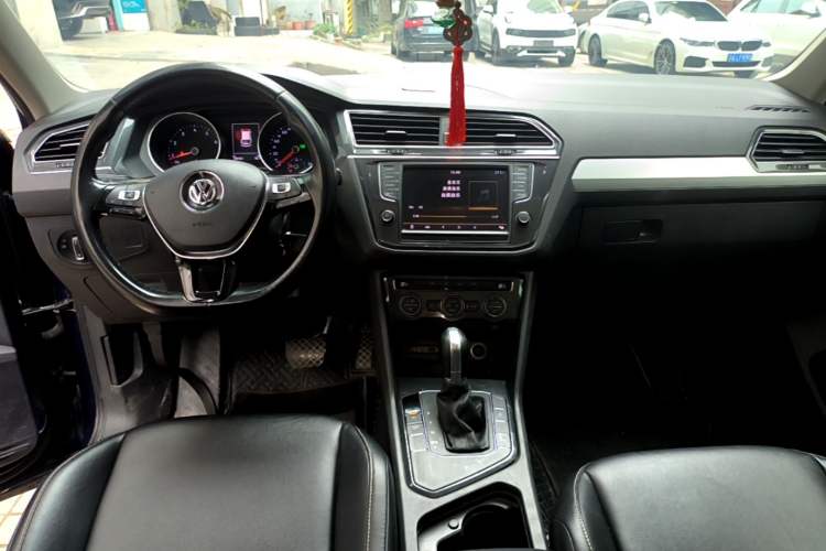 Used Volkswagen Tiguan 2017 280TSI Two-Wheel-Drive Elite Version Center Console