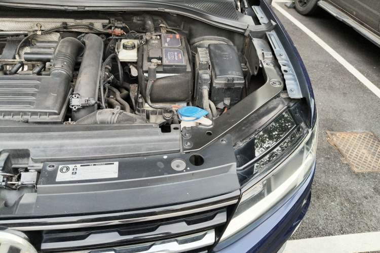 Used Volkswagen Tiguan 2017 280TSI Two-Wheel-Drive Elite Version Engine Bay Left