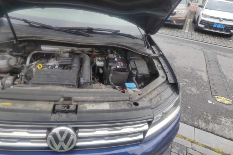 Used Volkswagen Tiguan 2017 280TSI Two-Wheel-Drive Elite Version Engine Bay Left