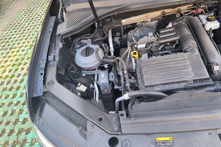 Used Volkswagen Tiguan 2017 280TSI Two-Wheel-Drive Elite Version Engine Bay Right
