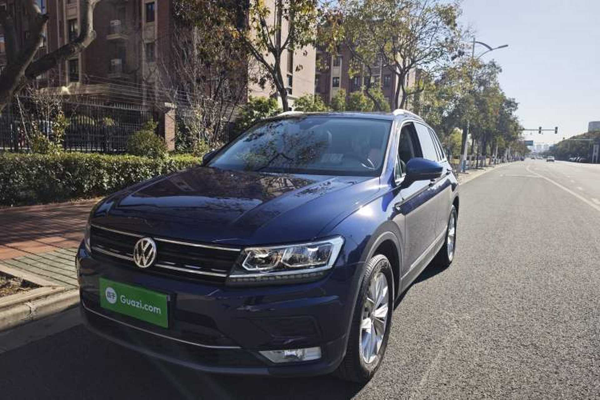 Used Volkswagen Tiguan 2017 330TSI All-Wheel-Drive Innovation Model Front Left 45 Deg