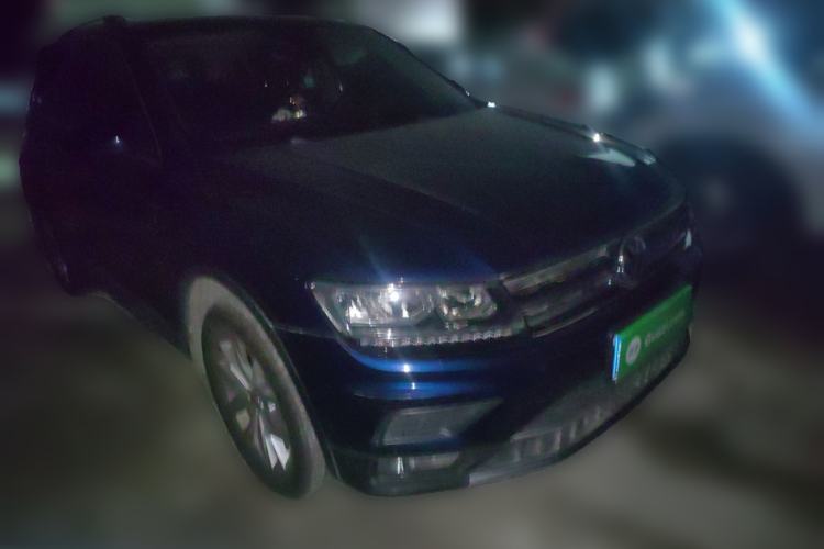 Used Volkswagen Tiguan 2017 330TSI All-Wheel-Drive Innovation Model Front Right 45 Deg